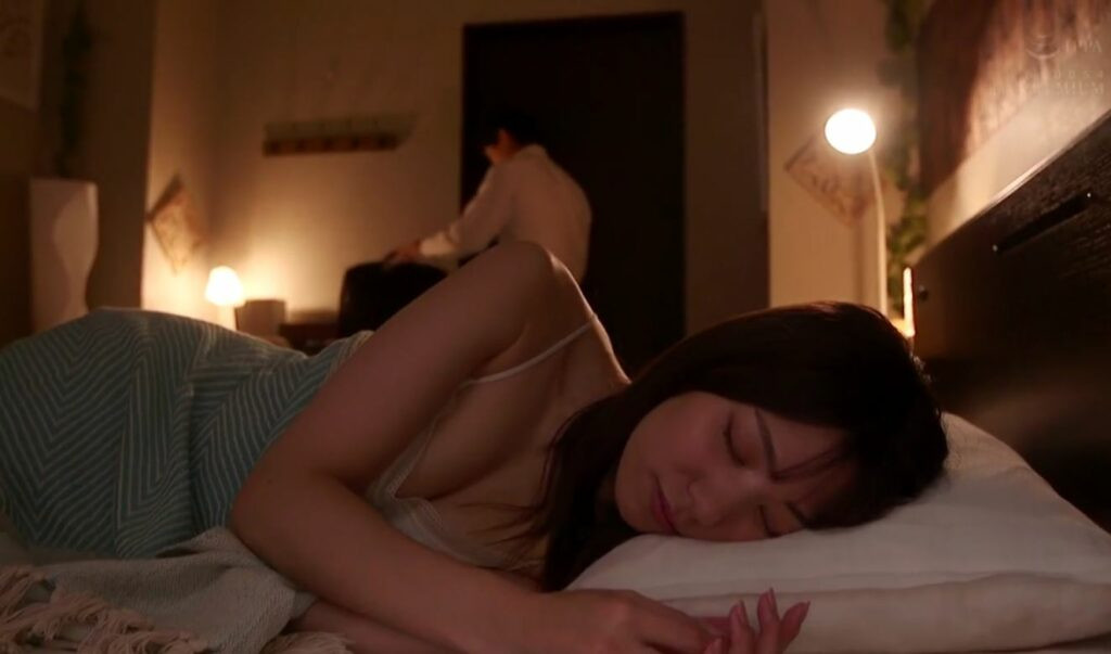 Sống thử cùng cô bạn thân dâm đãng khi đến ở nhờ